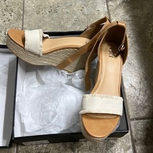 VICI - brand new size 8 womens tan espadrille wedge